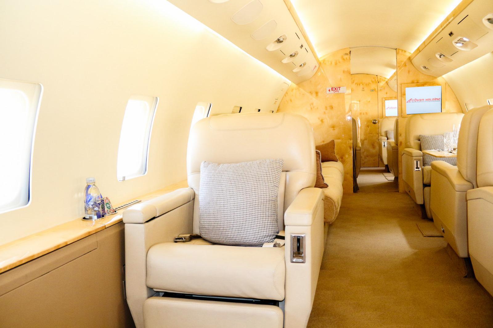 Challenger 850 cabin interior