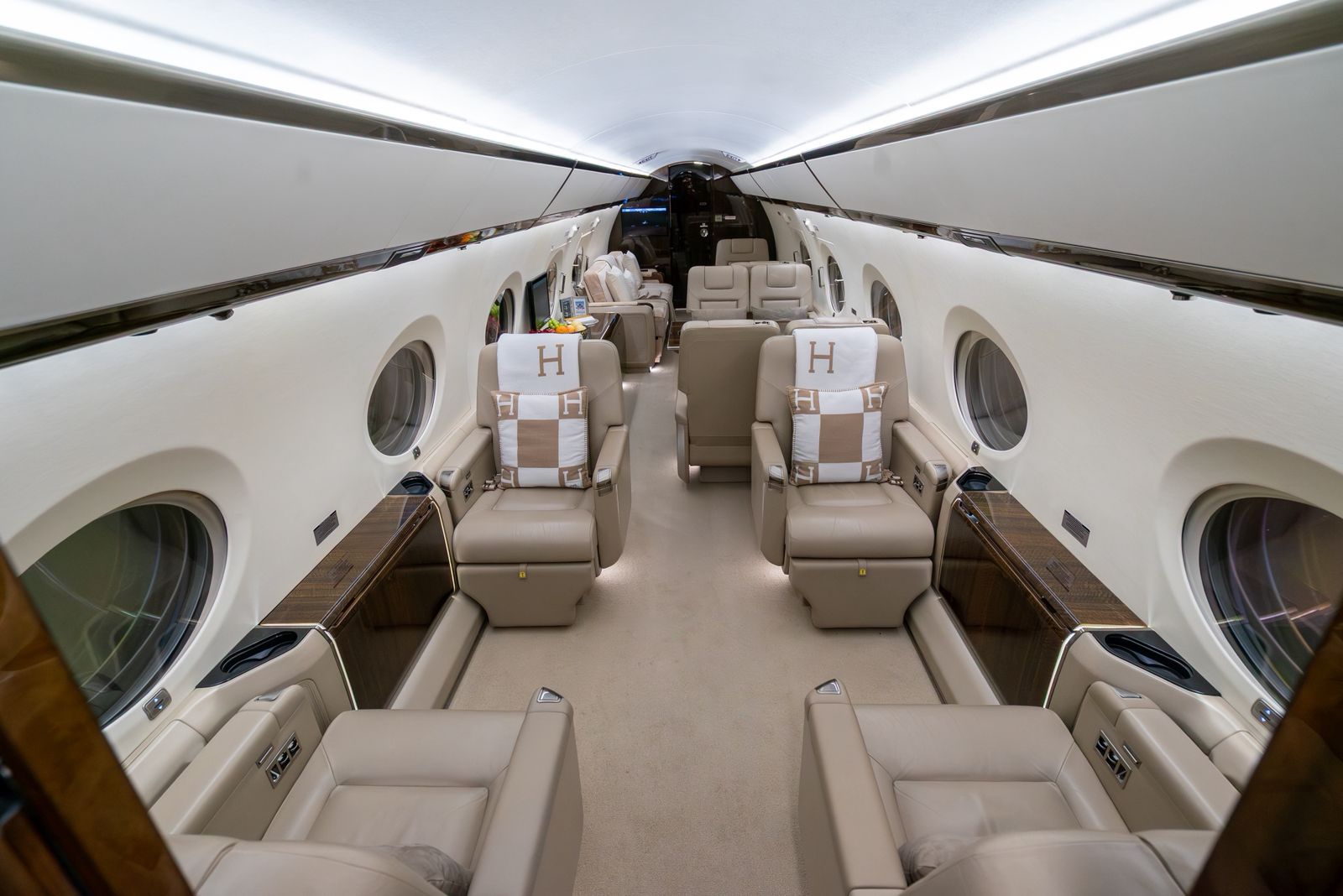 Gulfstream G450 cabin interior