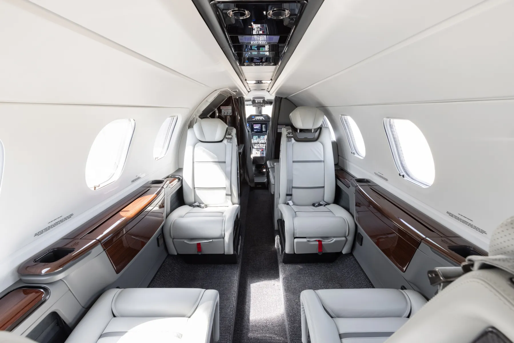 Phenom 300E amenities